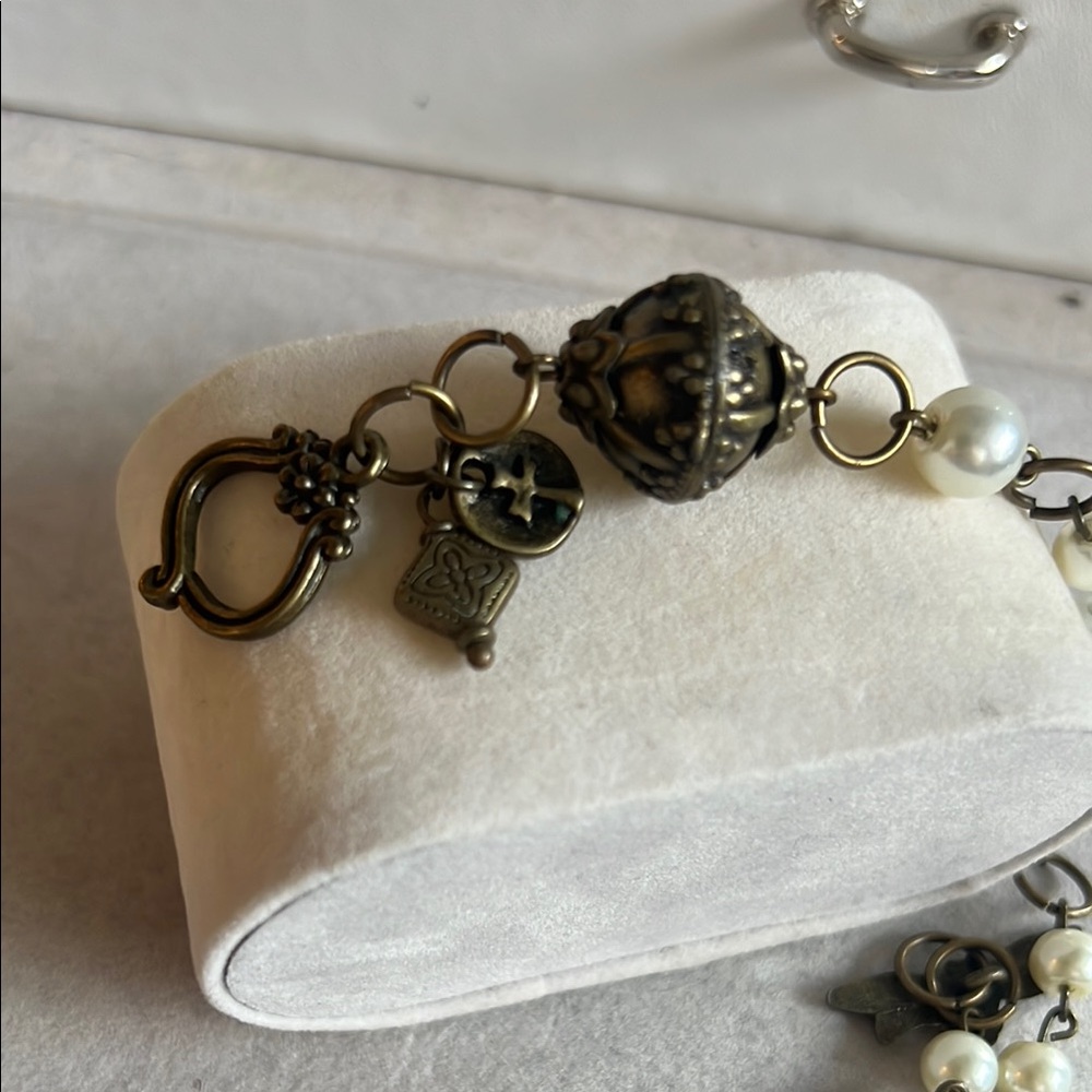 Elegant Pearl Bracelet with Antique Finish - Picture 2 of 3